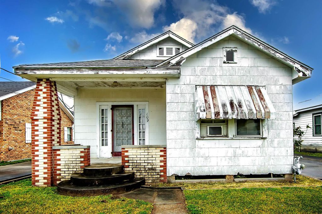 109 West Ave, Napoleonville, LA 70390