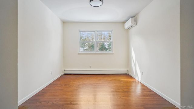 100 E Sunnyside Lane, Irvington, NY 10533