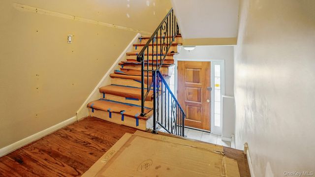 100 E Sunnyside Lane, Irvington, NY 10533