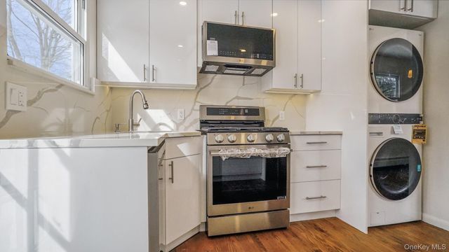 100 E Sunnyside Lane, Irvington, NY 10533