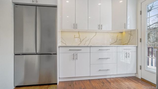 100 E Sunnyside Lane, Irvington, NY 10533