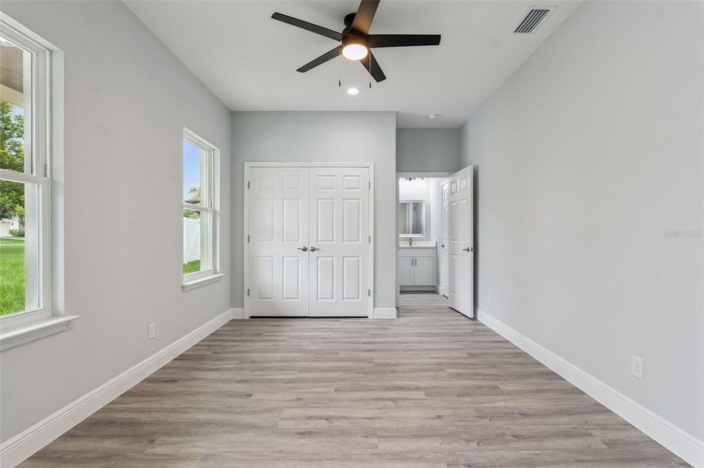 Image 11 of property listing at 2043 WATERSEDGE DRIVE, Deltona, FL 32738