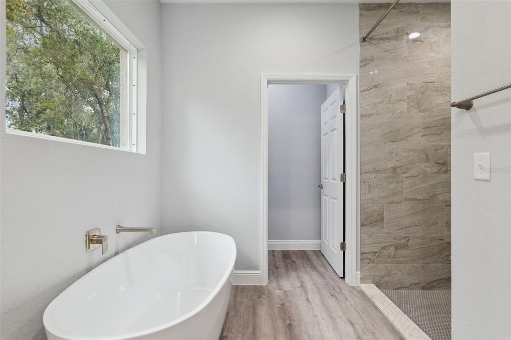 Image 14 of property listing at 2043 WATERSEDGE DRIVE, Deltona, FL 32738