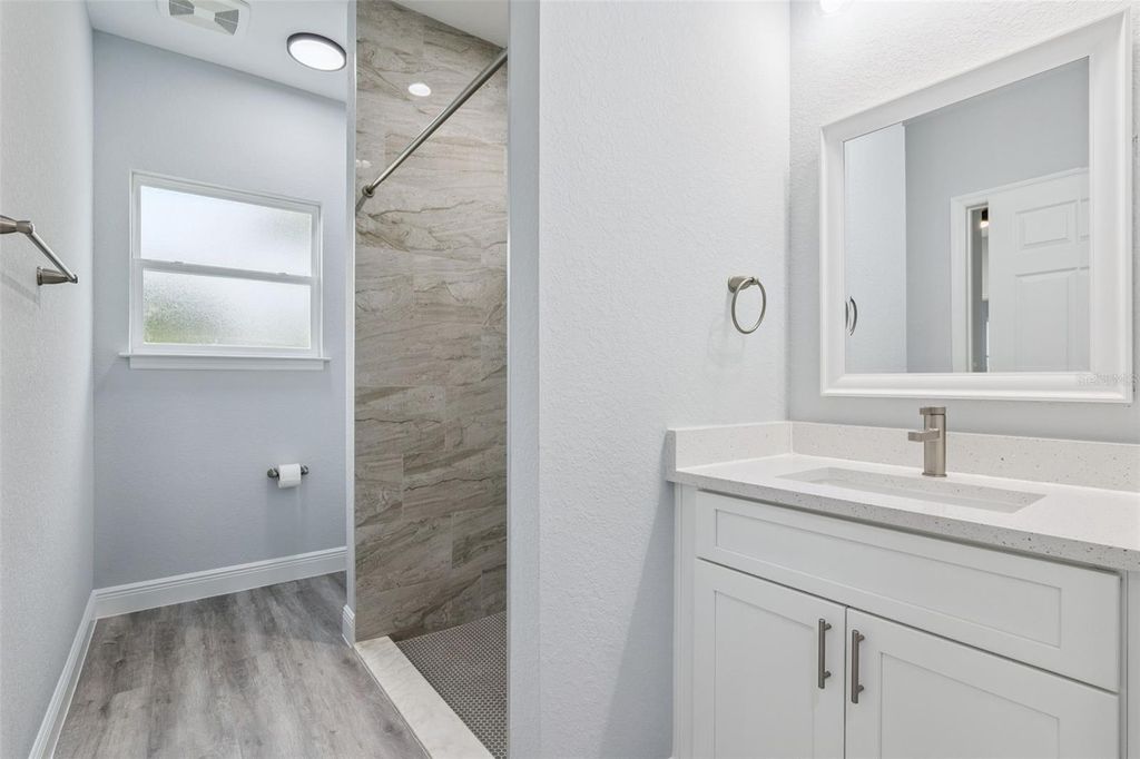 Image 18 of property listing at 2043 WATERSEDGE DRIVE, Deltona, FL 32738