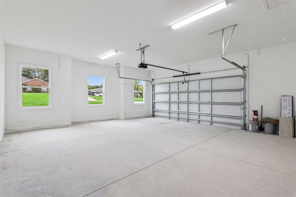 Image 24 of property listing at 2043 WATERSEDGE DRIVE, Deltona, FL 32738