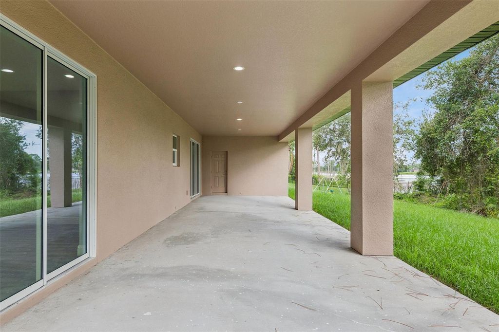 Image 25 of property listing at 2043 WATERSEDGE DRIVE, Deltona, FL 32738