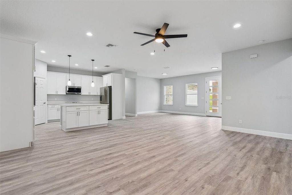 Image 4 of property listing at 2043 WATERSEDGE DRIVE, Deltona, FL 32738