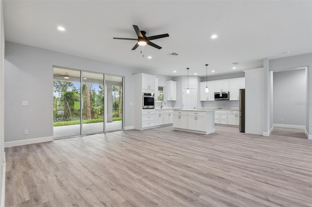 Image 5 of property listing at 2043 WATERSEDGE DRIVE, Deltona, FL 32738