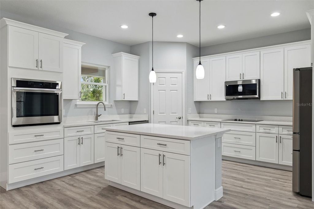 Image 7 of property listing at 2043 WATERSEDGE DRIVE, Deltona, FL 32738