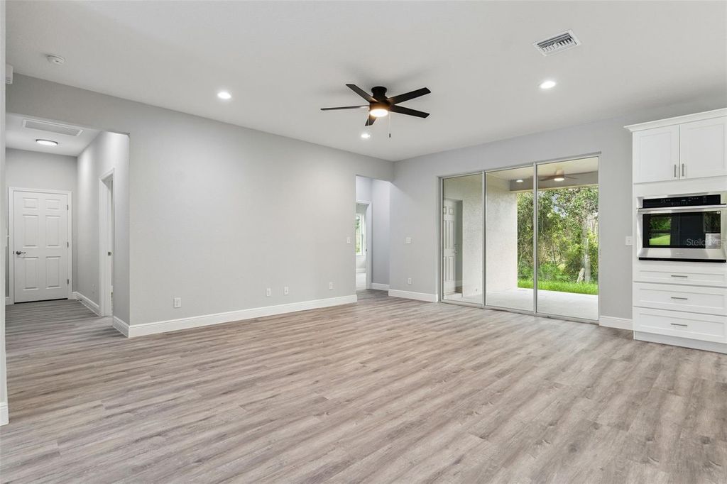 Image 8 of property listing at 2043 WATERSEDGE DRIVE, Deltona, FL 32738