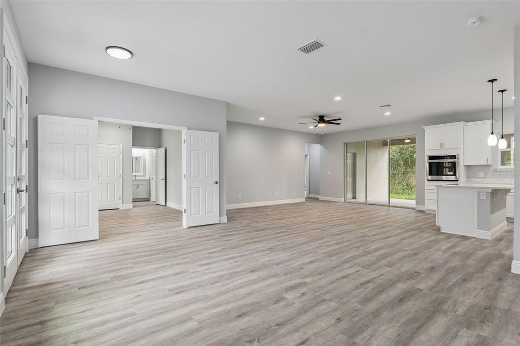 Image 9 of property listing at 2043 WATERSEDGE DRIVE, Deltona, FL 32738