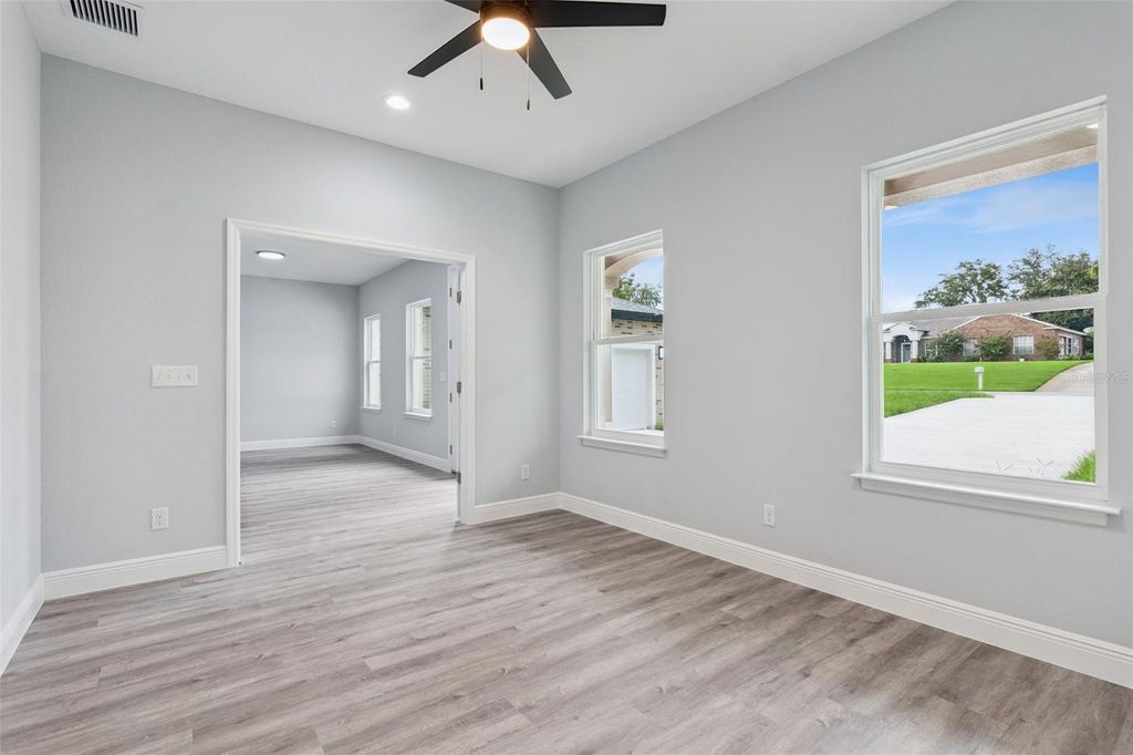 Image 10 of property listing at 2043 WATERSEDGE DRIVE, Deltona, FL 32738