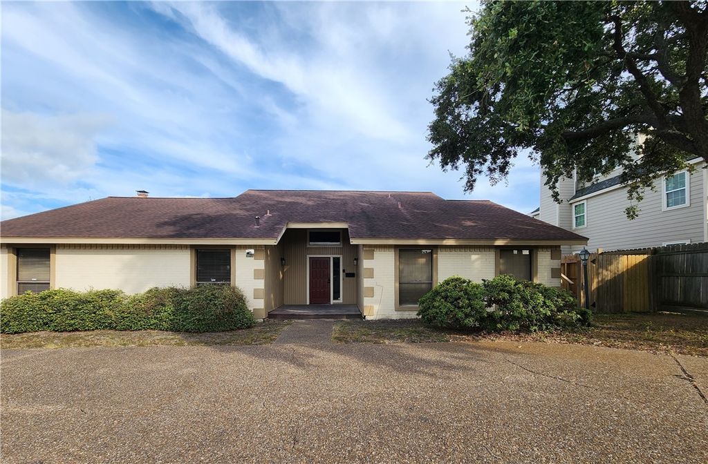 6093 Ennis Joslin, Corpus Christi, TX 78412