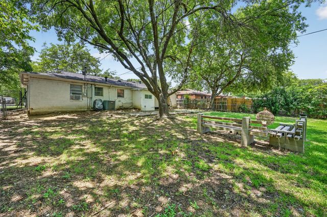 423 Mckown Drive, Mansfield, TX 76063