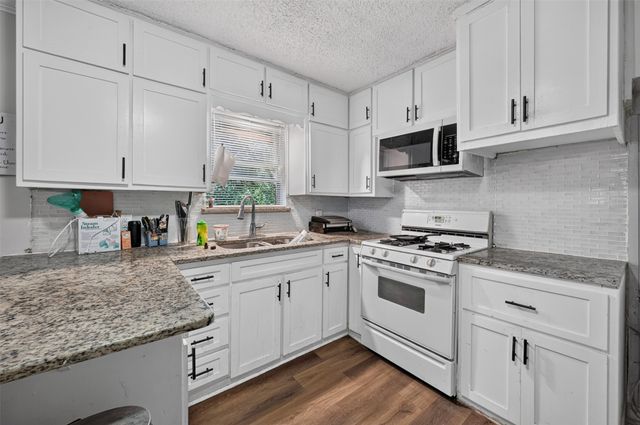 423 Mckown Drive, Mansfield, TX 76063