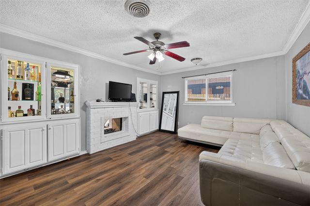 423 Mckown Drive, Mansfield, TX 76063