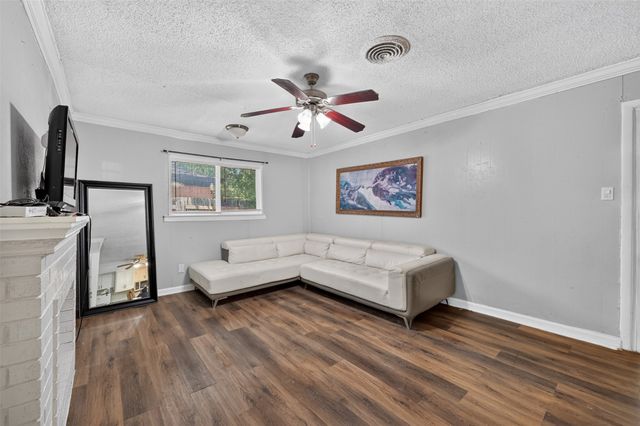 423 Mckown Drive, Mansfield, TX 76063