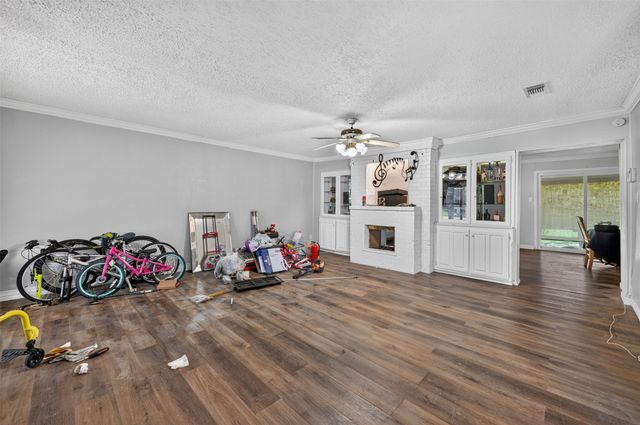 423 Mckown Drive, Mansfield, TX 76063