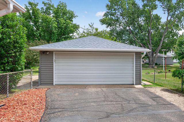 10855 President Drive NE, Blaine, MN 55434