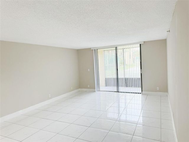 2788 TENNIS CLUB Drive 101, West Palm Beach, FL 33417