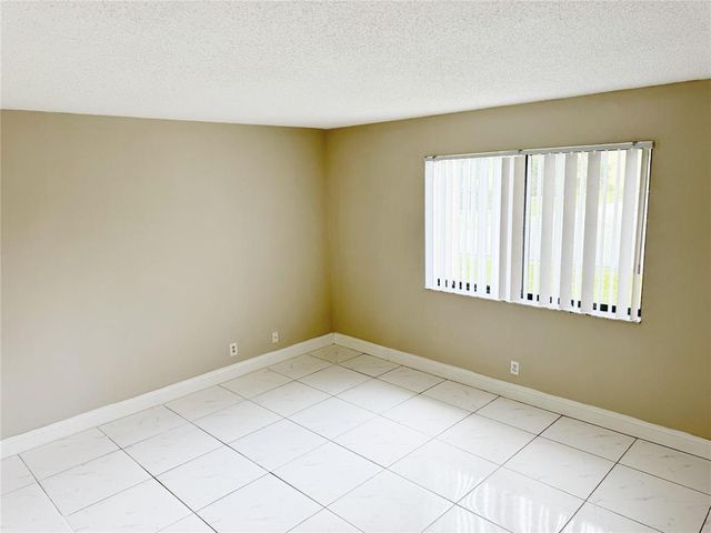 2788 TENNIS CLUB Drive 101, West Palm Beach, FL 33417