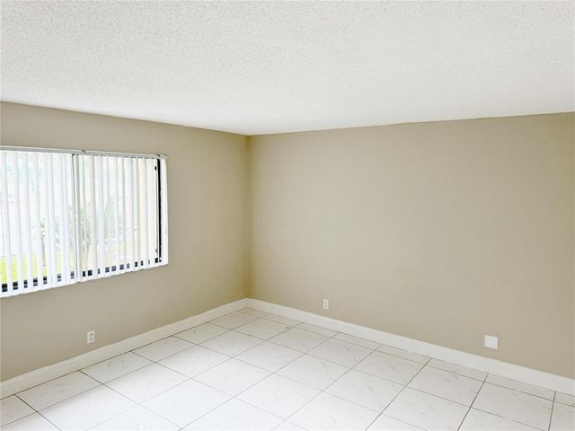 2788 TENNIS CLUB Drive 101, West Palm Beach, FL 33417