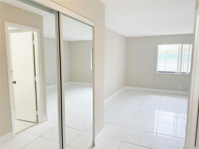 2788 TENNIS CLUB Drive 101, West Palm Beach, FL 33417