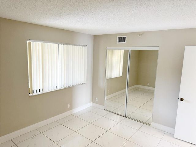 2788 TENNIS CLUB Drive 101, West Palm Beach, FL 33417
