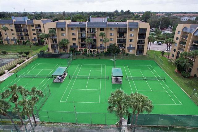 2788 TENNIS CLUB Drive 101, West Palm Beach, FL 33417