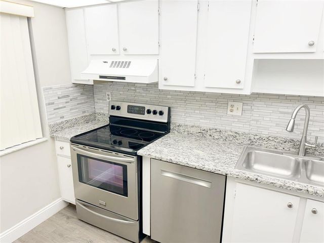 2788 TENNIS CLUB Drive 101, West Palm Beach, FL 33417