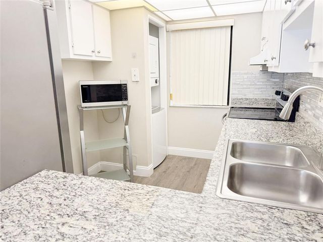 2788 TENNIS CLUB Drive 101, West Palm Beach, FL 33417