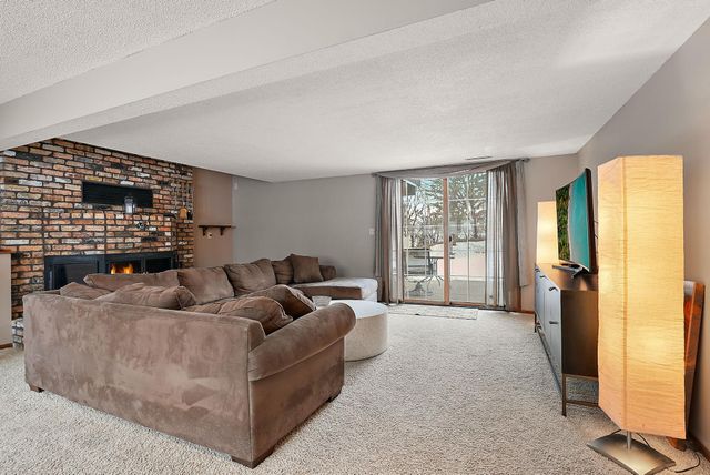 276 Twin Lake Trail, Little Canada, MN 55127