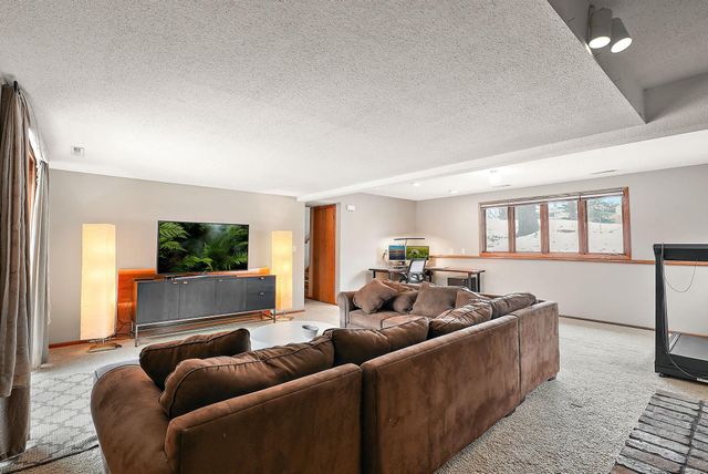 276 Twin Lake Trail, Little Canada, MN 55127