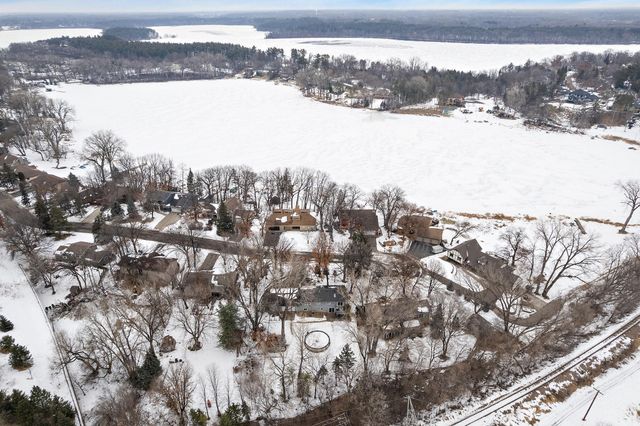 276 Twin Lake Trail, Little Canada, MN 55127