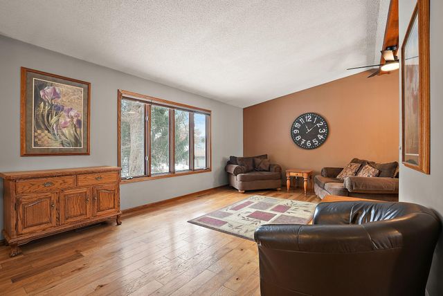 276 Twin Lake Trail, Little Canada, MN 55127