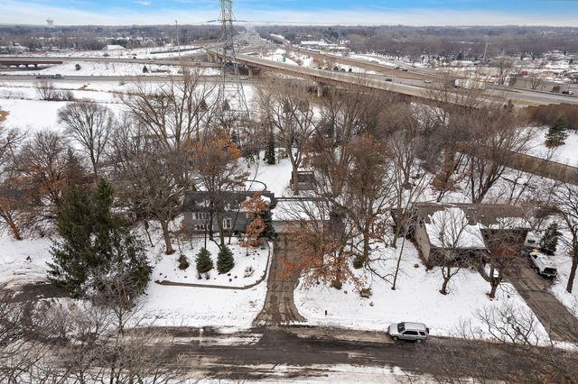 276 Twin Lake Trail, Little Canada, MN 55127