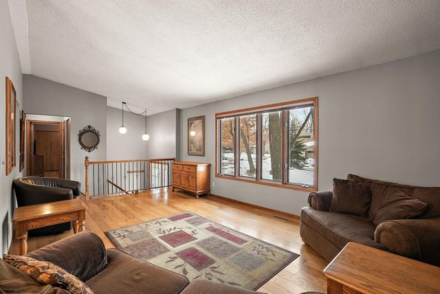 276 Twin Lake Trail, Little Canada, MN 55127