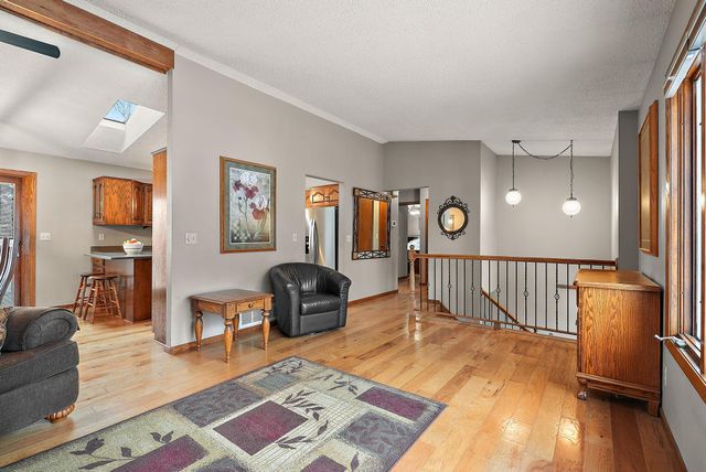 276 Twin Lake Trail, Little Canada, MN 55127