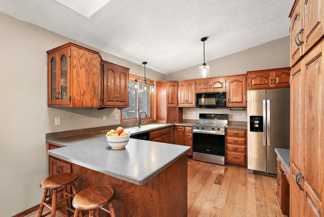 276 Twin Lake Trail, Little Canada, MN 55127