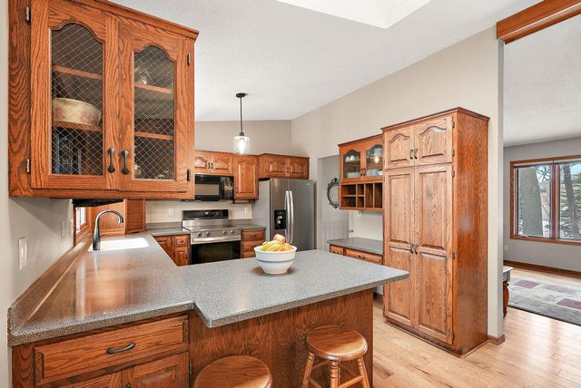 276 Twin Lake Trail, Little Canada, MN 55127