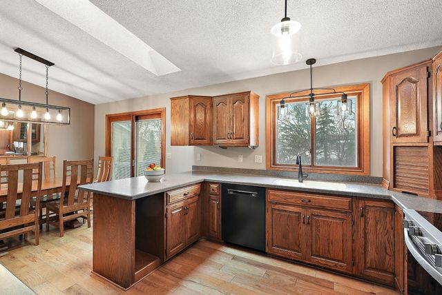 276 Twin Lake Trail, Little Canada, MN 55127