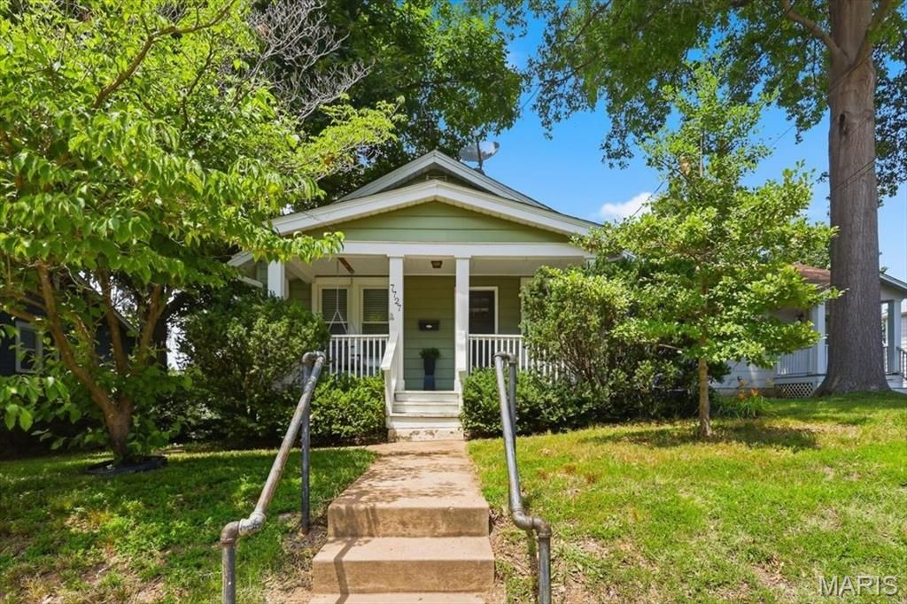 7727 Jerome Avenue, Maplewood, MO 63143