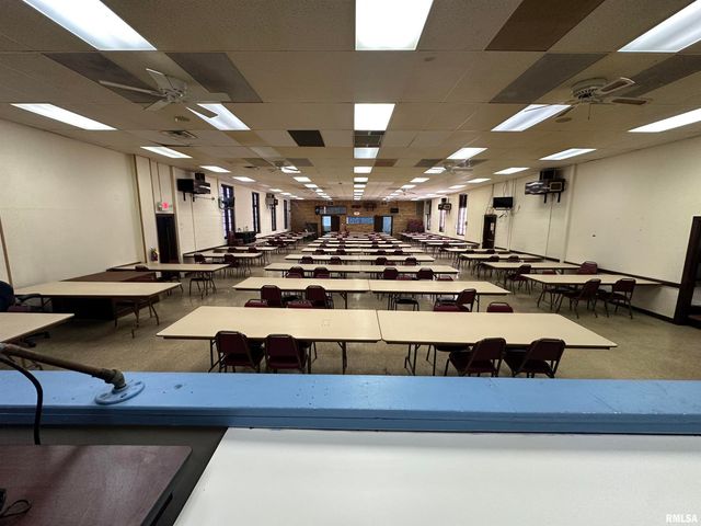 4329 8TH Avenue, Rock Island, IL 61201