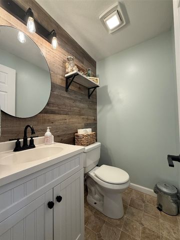 11060 EDINBORO Road, Mckean, PA 16426