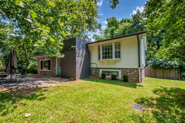 4080 Manning Hollow Rd, Pegram, TN 37143