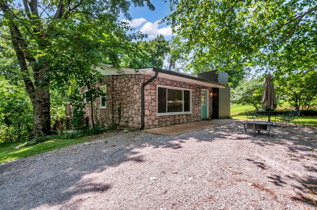 4080 Manning Hollow Rd, Pegram, TN 37143