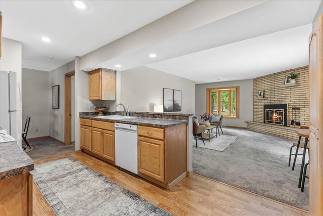 3275 S Thornapple LANE, New Berlin, WI 53146
