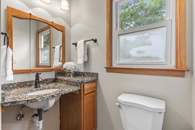 3275 S Thornapple LANE, New Berlin, WI 53146