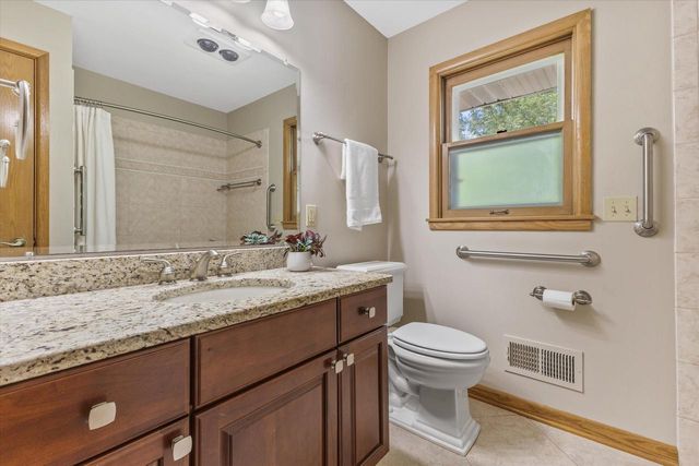3275 S Thornapple LANE, New Berlin, WI 53146