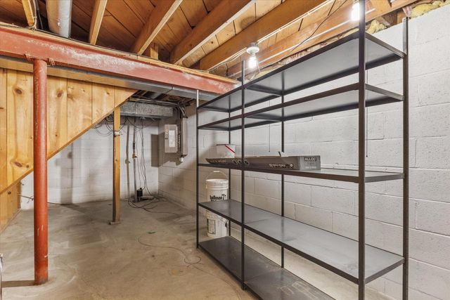 3275 S Thornapple LANE, New Berlin, WI 53146